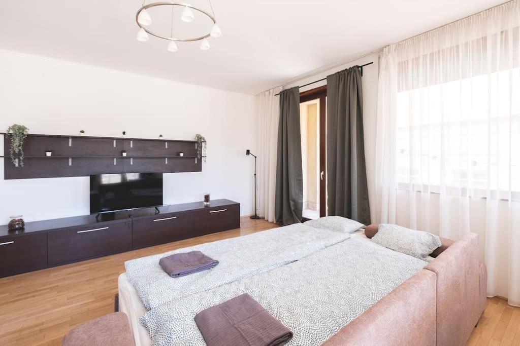 Apartamento Bright Downtown Balcony Retreat Budapest Exterior foto