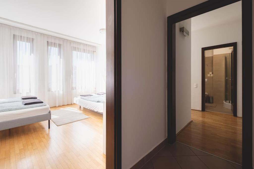 Apartamento Bright Downtown Balcony Retreat Budapest Exterior foto