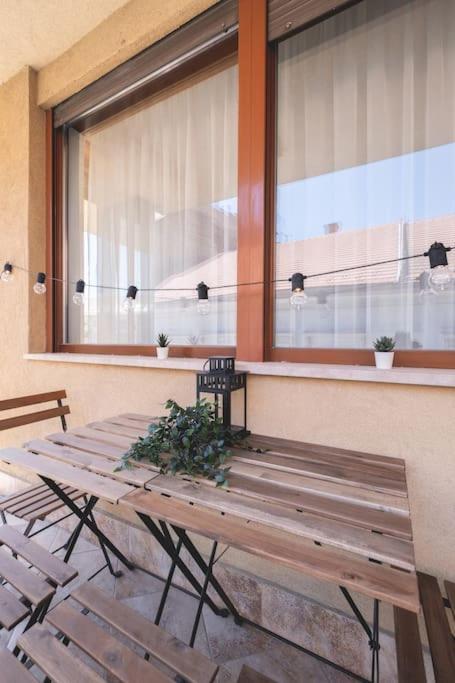 Apartamento Bright Downtown Balcony Retreat Budapest Exterior foto