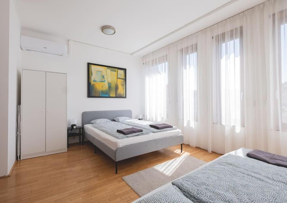 Apartamento Bright Downtown Balcony Retreat Budapest Exterior foto